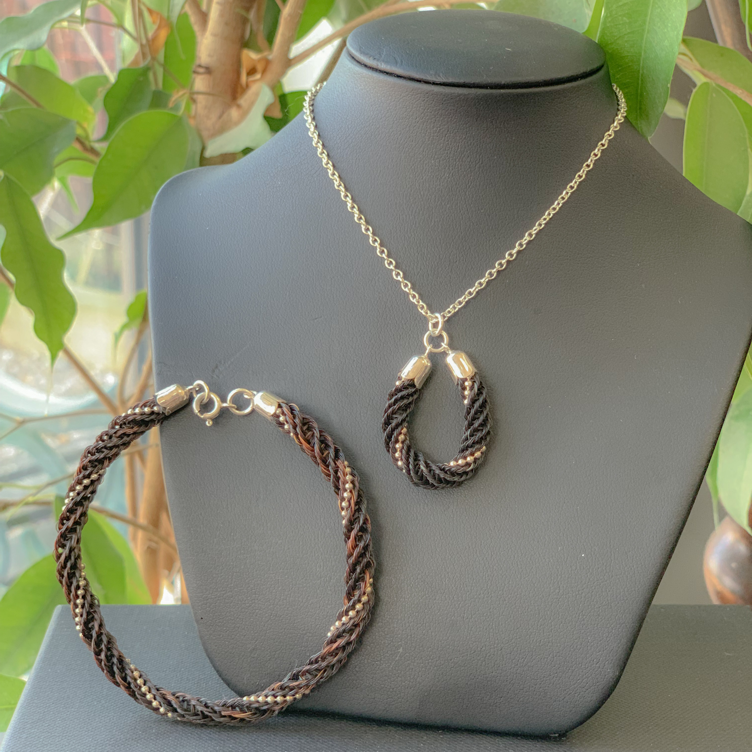 Classic Horseshoe with Beading Set